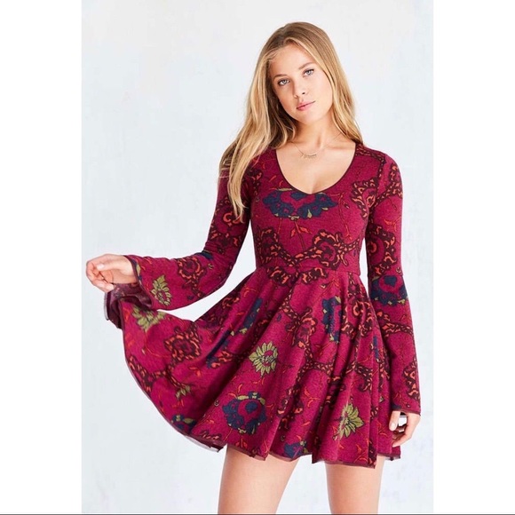 Kimchi Blue Dresses & Skirts - Kimchi Blue | Magenta Floral Bell Sleeve Dress